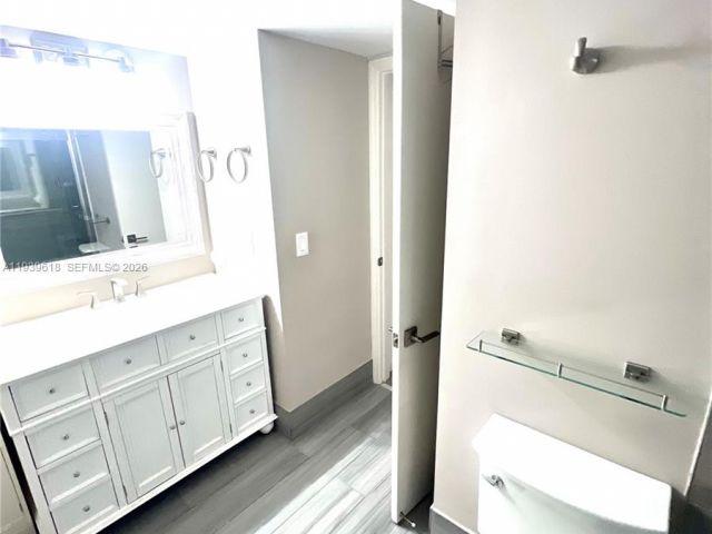 2-bedroom condo for sale in Hollywood - 2711 Ocean Club Blvd 207 - MondialRealty