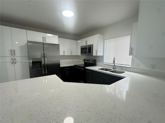 Home for rent at 116 NW 10th St B - photo 7437710