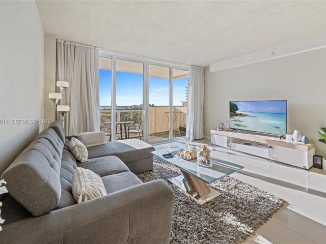 Apartment for sale  Unit #1618 - photo 7001787