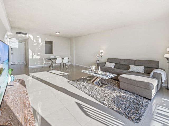 Apartment for sale  Unit #1618 - photo 7001790