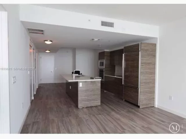 2-bedroom condo for sale in Miami - 460 NE 28th St 2505 - MondialRealty