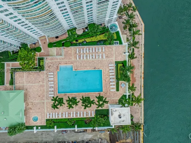 3-bedroom condo for sale in Miami - 31 SE 5th St 3918 - MondialRealty