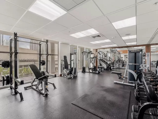 3-bedroom condo for sale in Miami - 31 SE 5th St 3918 - MondialRealty