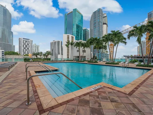 3-bedroom condo for sale in Miami - 31 SE 5th St 3918 - MondialRealty