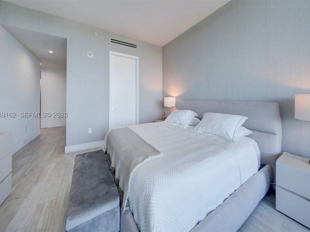 1-bedroom condo for sale in Bal Harbour - 10201 Collins Ave 804 - MondialRealty