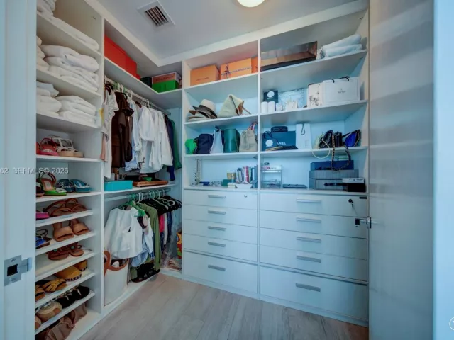 1-bedroom condo for sale in Bal Harbour - 10201 Collins Ave 804 - MondialRealty