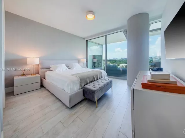 1-bedroom condo for sale in Bal Harbour - 10201 Collins Ave 804 - MondialRealty