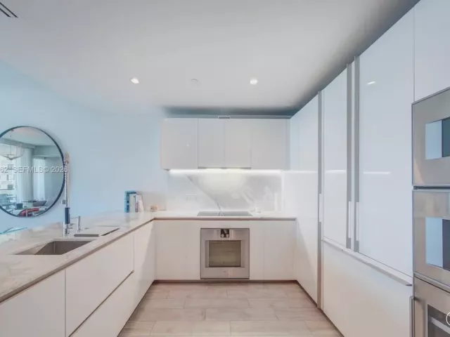 1-bedroom condo for sale in Bal Harbour - 10201 Collins Ave 804 - MondialRealty