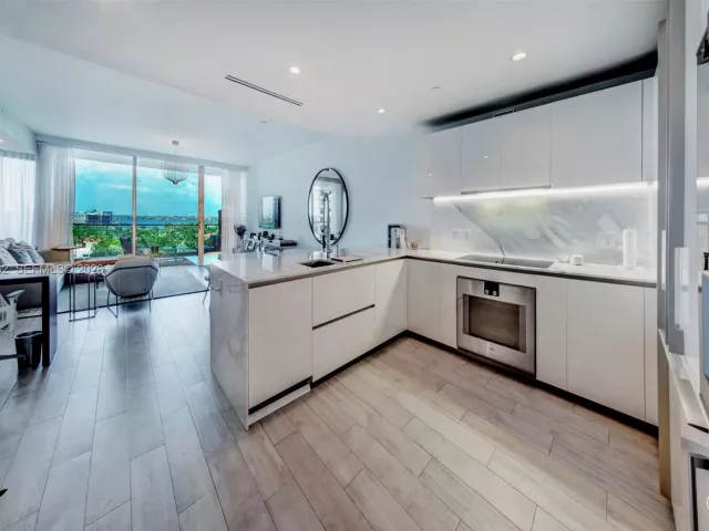 1-bedroom condo for sale in Bal Harbour - 10201 Collins Ave 804 - MondialRealty