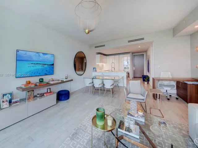 1-bedroom condo for sale in Bal Harbour - 10201 Collins Ave 804 - MondialRealty