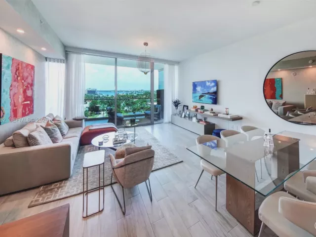 1-bedroom condo for sale in Bal Harbour - 10201 Collins Ave 804 - MondialRealty