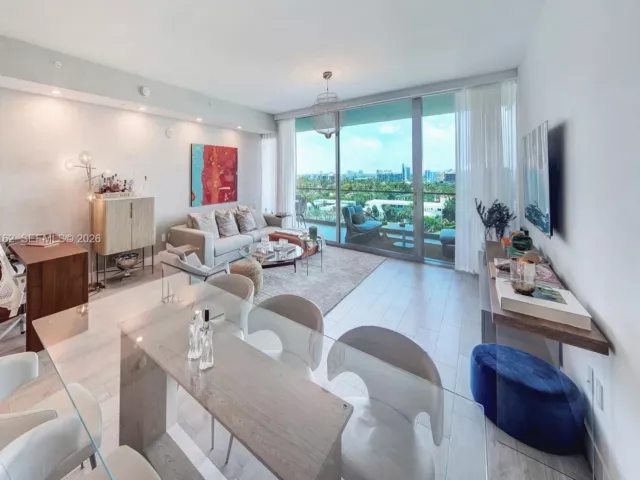 1-bedroom condo for sale in Bal Harbour - 10201 Collins Ave 804 - MondialRealty