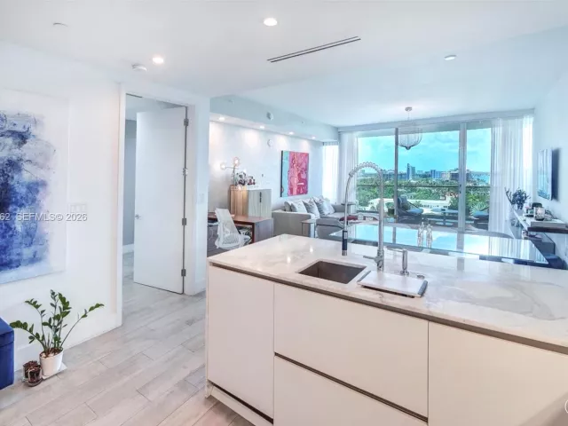 1-bedroom condo for sale in Bal Harbour - 10201 Collins Ave 804 - MondialRealty