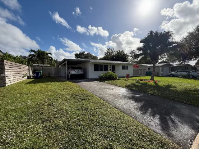 3-bedroom home for sale in Cooper City - 5280 SW 92nd Ter - MondialRealty