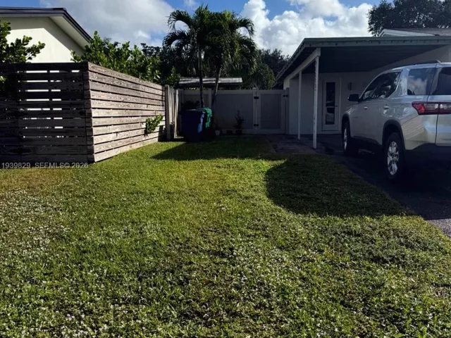 3-bedroom home for sale in Cooper City - 5280 SW 92nd Ter - MondialRealty