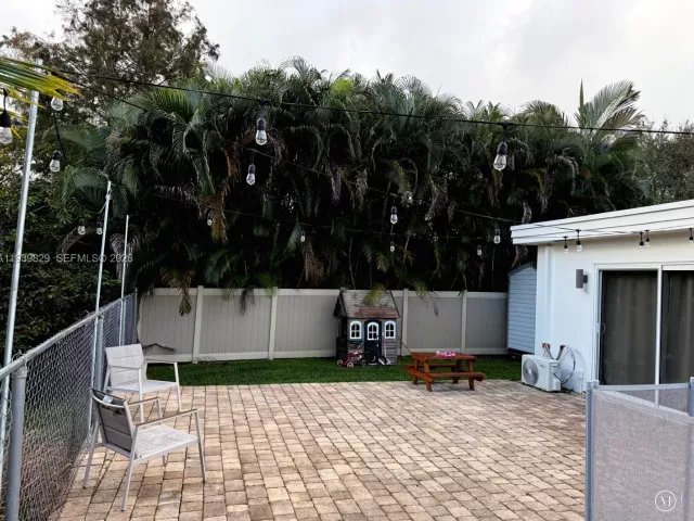 3-bedroom home for sale in Cooper City - 5280 SW 92nd Ter - MondialRealty