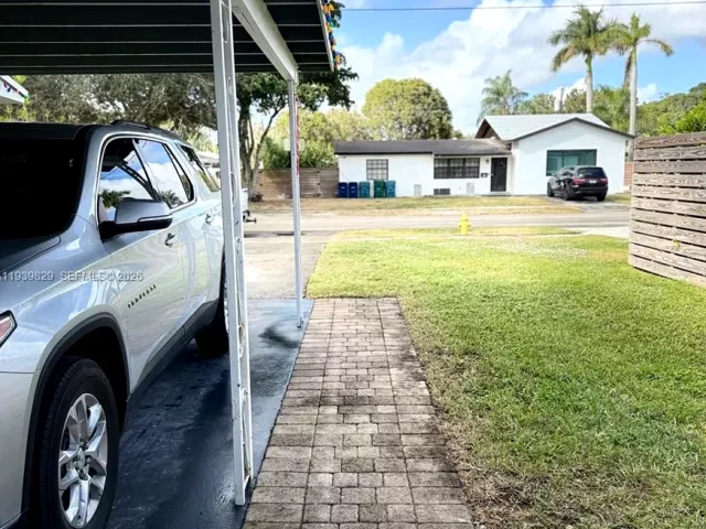 3-bedroom home for sale in Cooper City - 5280 SW 92nd Ter - MondialRealty