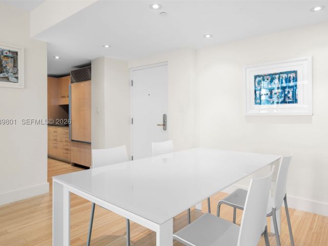 2-bedroom condo for rent in Miami Beach - 6801 Collins Ave Door 1409(1401) - MondialRealty
