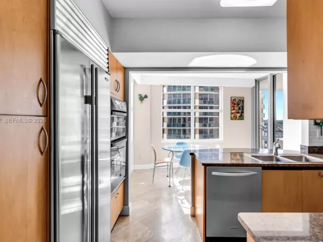 3-bedroom condo for rent in Miami Beach - 1500 Ocean Dr 1202 - MondialRealty