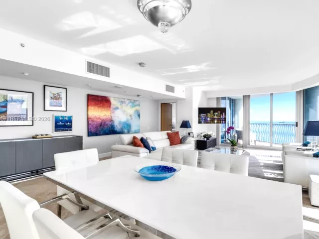 3-bedroom condo for rent in Miami Beach - 1500 Ocean Dr 1202 - MondialRealty