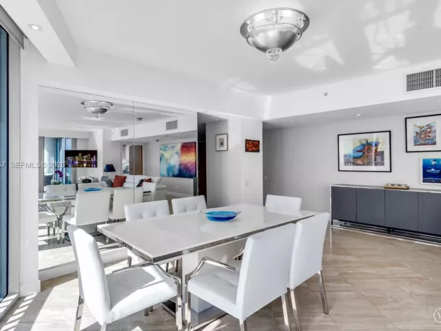 3-bedroom condo for rent in Miami Beach - 1500 Ocean Dr 1202 - MondialRealty