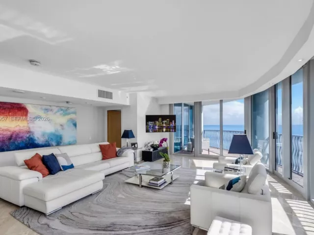 3-bedroom condo for rent in Miami Beach - 1500 Ocean Dr 1202 - MondialRealty