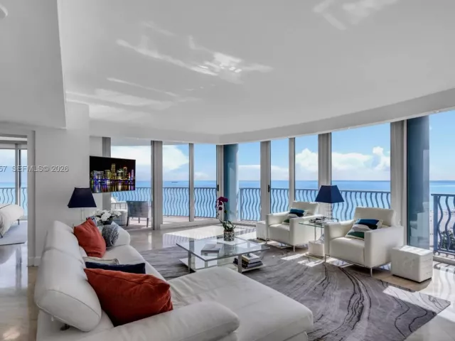 3-bedroom condo for rent in Miami Beach - 1500 Ocean Dr 1202 - MondialRealty