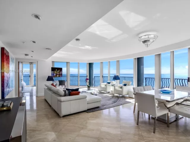 3-bedroom condo for rent in Miami Beach - 1500 Ocean Dr 1202 - MondialRealty