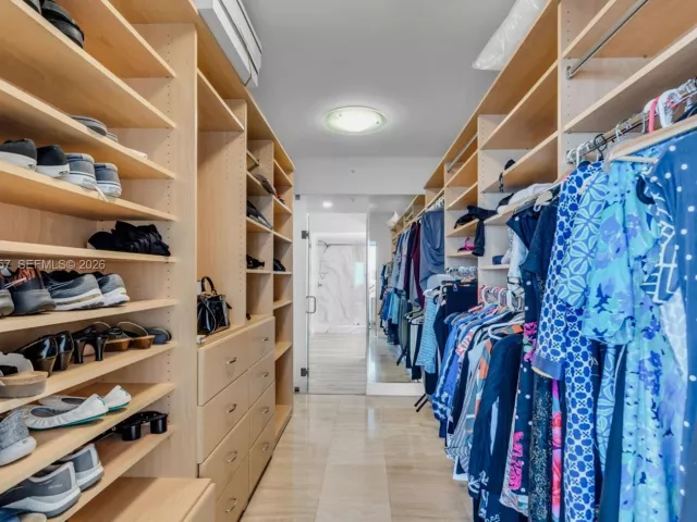 3-bedroom condo for rent in Miami Beach - 1500 Ocean Dr 1202 - MondialRealty