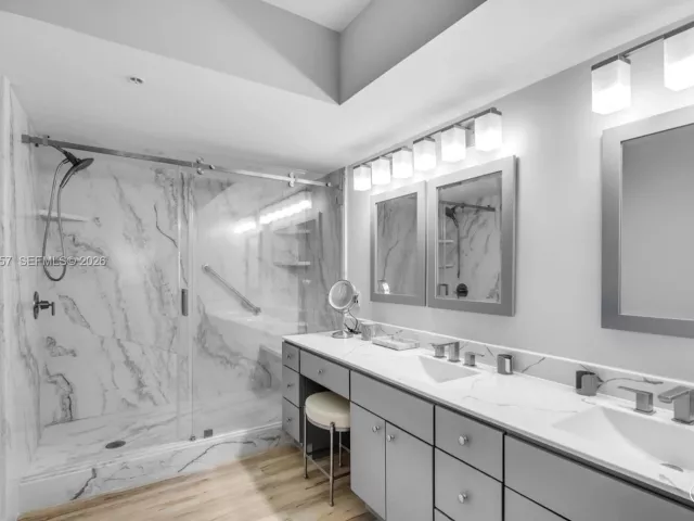 3-bedroom condo for rent in Miami Beach - 1500 Ocean Dr 1202 - MondialRealty