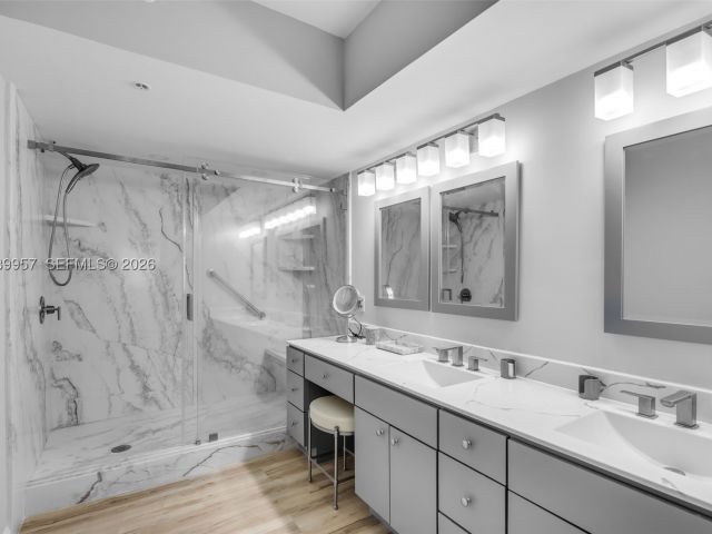 3-bedroom condo for rent in Miami Beach - 1500 Ocean Dr 1202 - MondialRealty