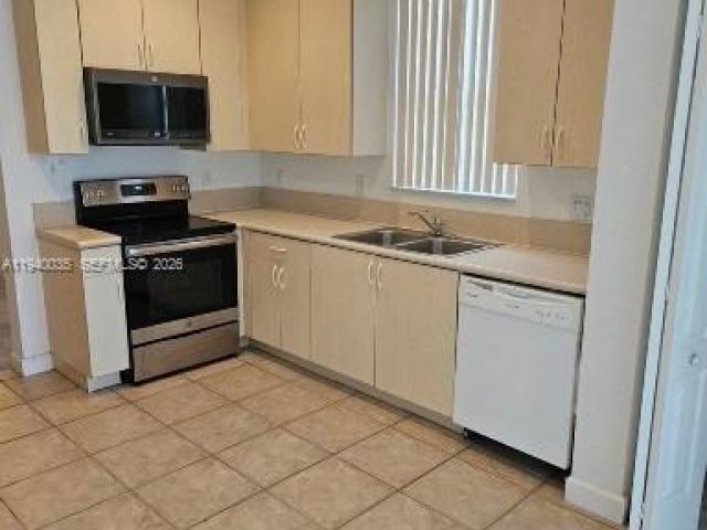 3-bedroom home for rent in Homestead - 2160 NE 37th Rd 2160 - MondialRealty
