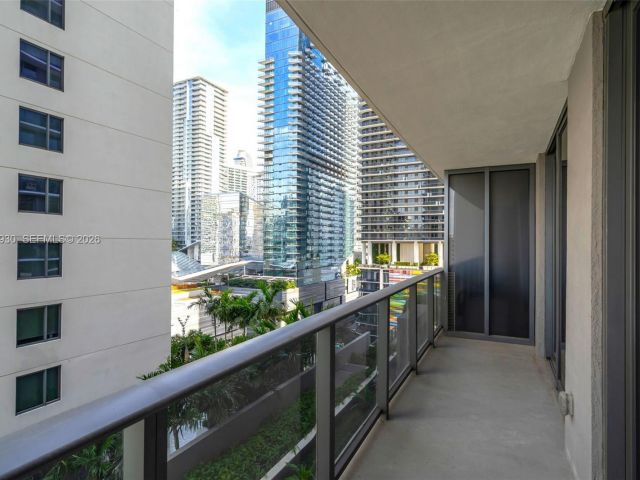 1-bedroom condo for rent in Miami - 55 SW 9th St 1109 - MondialRealty