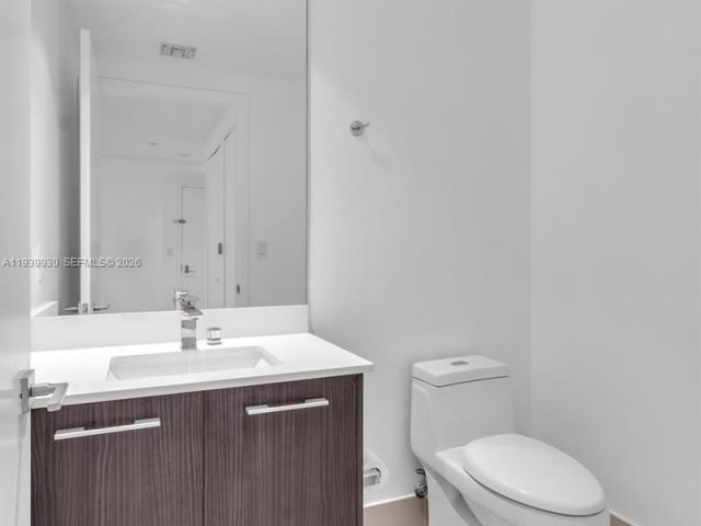 1-bedroom condo for rent in Miami - 55 SW 9th St 1109 - MondialRealty