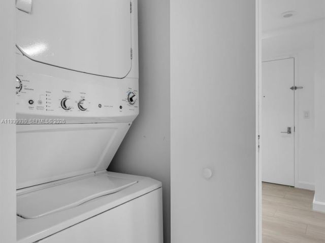 1-bedroom condo for rent in Miami - 55 SW 9th St 1109 - MondialRealty