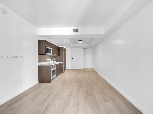 1-bedroom condo for rent in Miami - 55 SW 9th St 1109 - MondialRealty