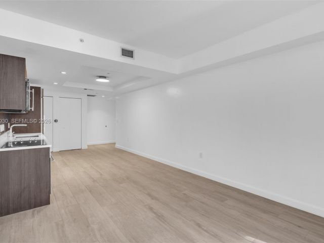 1-bedroom condo for rent in Miami - 55 SW 9th St 1109 - MondialRealty