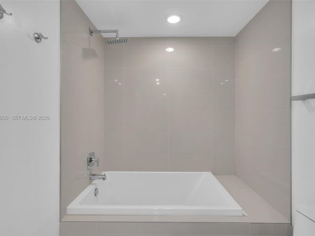 1-bedroom condo for rent in Miami - 55 SW 9th St 1109 - MondialRealty