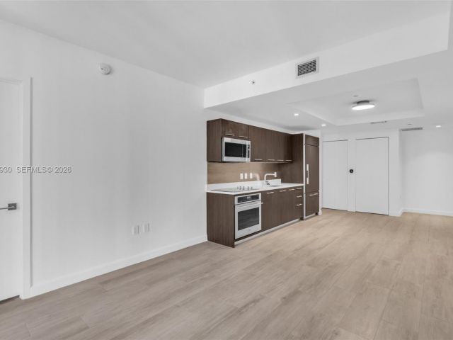 1-bedroom condo for rent in Miami - 55 SW 9th St 1109 - MondialRealty