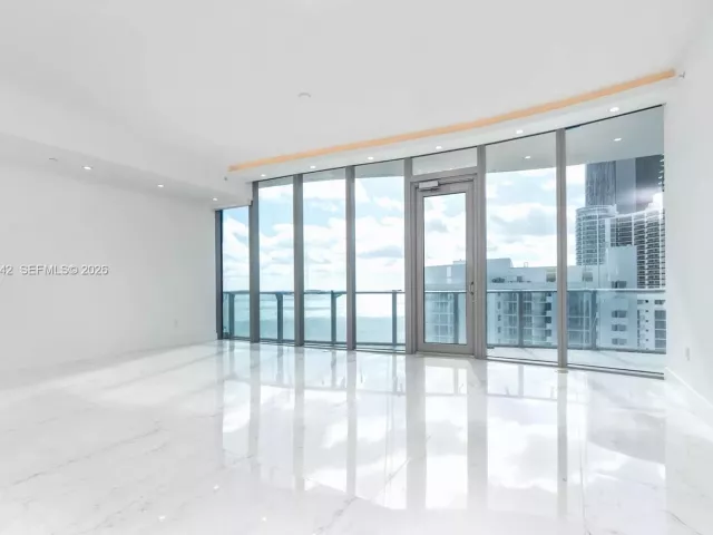 2-bedroom condo for sale in Sunny Isles Beach - 17475 Collins Ave 2003 - MondialRealty
