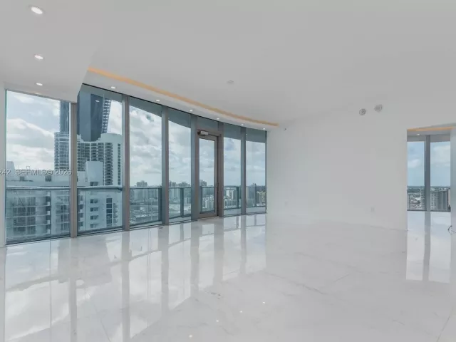 2-bedroom condo for sale in Sunny Isles Beach - 17475 Collins Ave 2003 - MondialRealty