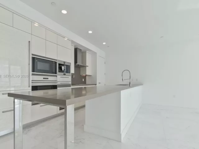 2-bedroom condo for sale in Sunny Isles Beach - 17475 Collins Ave 2003 - MondialRealty