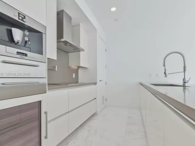 2-bedroom condo for sale in Sunny Isles Beach - 17475 Collins Ave 2003 - MondialRealty