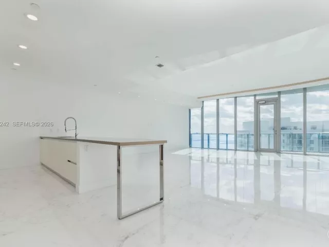 2-bedroom condo for sale in Sunny Isles Beach - 17475 Collins Ave 2003 - MondialRealty