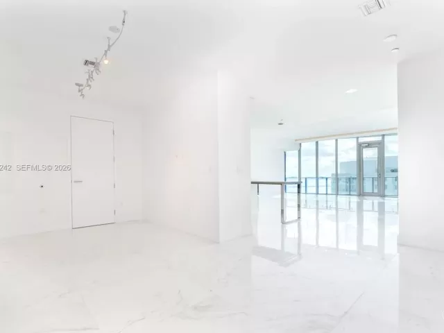 2-bedroom condo for sale in Sunny Isles Beach - 17475 Collins Ave 2003 - MondialRealty
