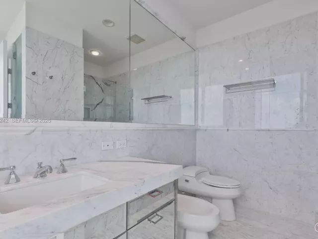2-bedroom condo for sale in Sunny Isles Beach - 17475 Collins Ave 2003 - MondialRealty