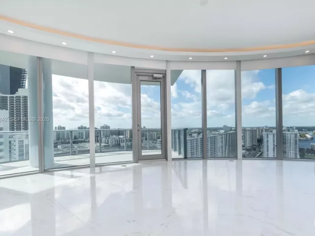 2-bedroom condo for sale in Sunny Isles Beach - 17475 Collins Ave 2003 - MondialRealty