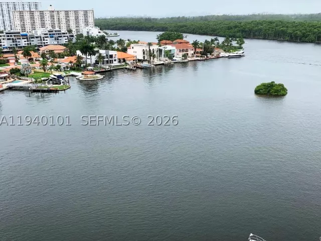 2-bedroom condo for rent in Sunny Isles Beach - 400 Sunny Isles Blvd 1120 - MondialRealty