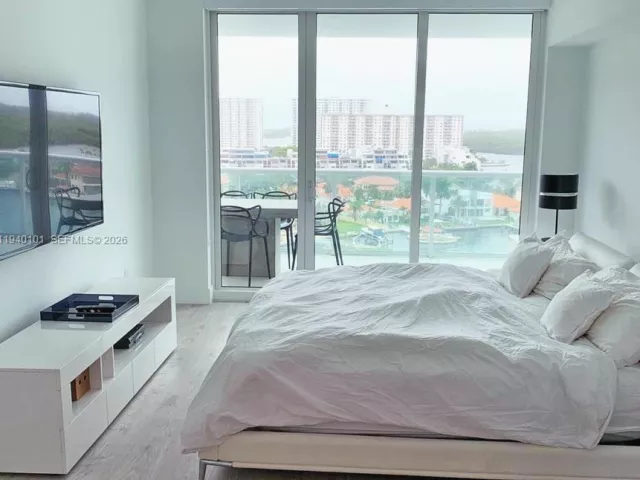 2-bedroom condo for rent in Sunny Isles Beach - 400 Sunny Isles Blvd 1120 - MondialRealty