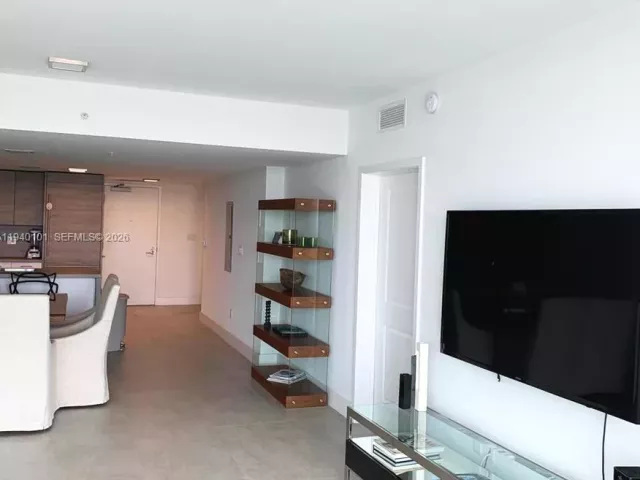 2-bedroom condo for rent in Sunny Isles Beach - 400 Sunny Isles Blvd 1120 - MondialRealty